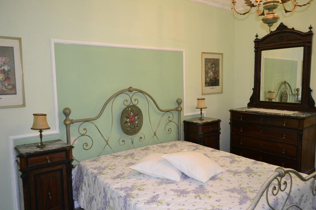 Corte Palazzo Picedi Benettini Sarzana Chambre photo