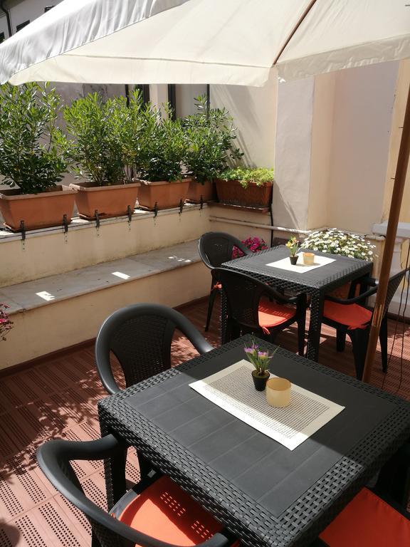 Corte Palazzo Picedi Benettini Sarzana Extérieur photo