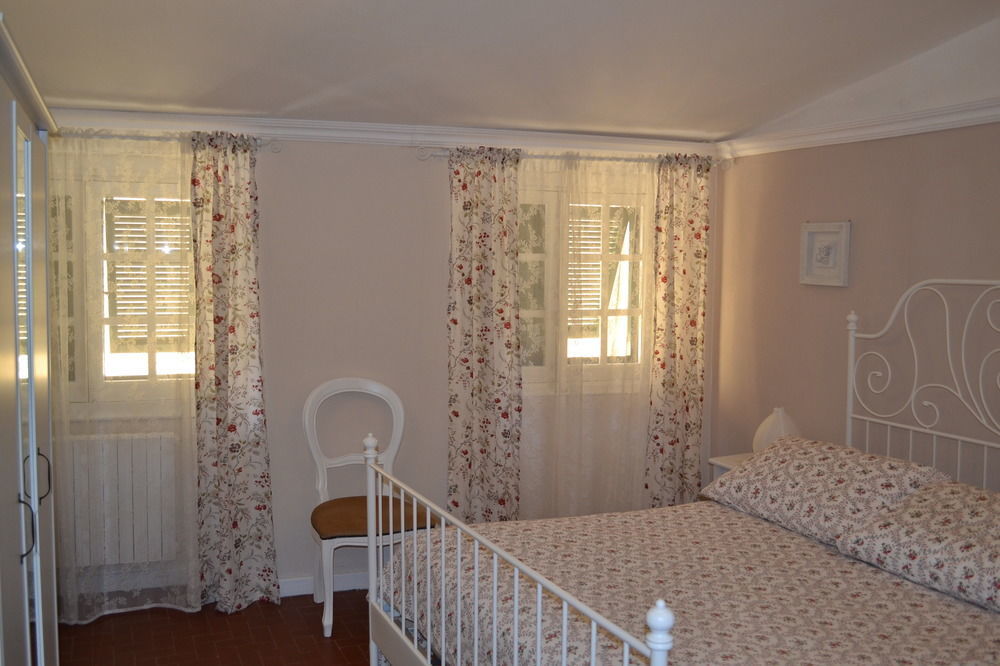 Corte Palazzo Picedi Benettini Sarzana Extérieur photo