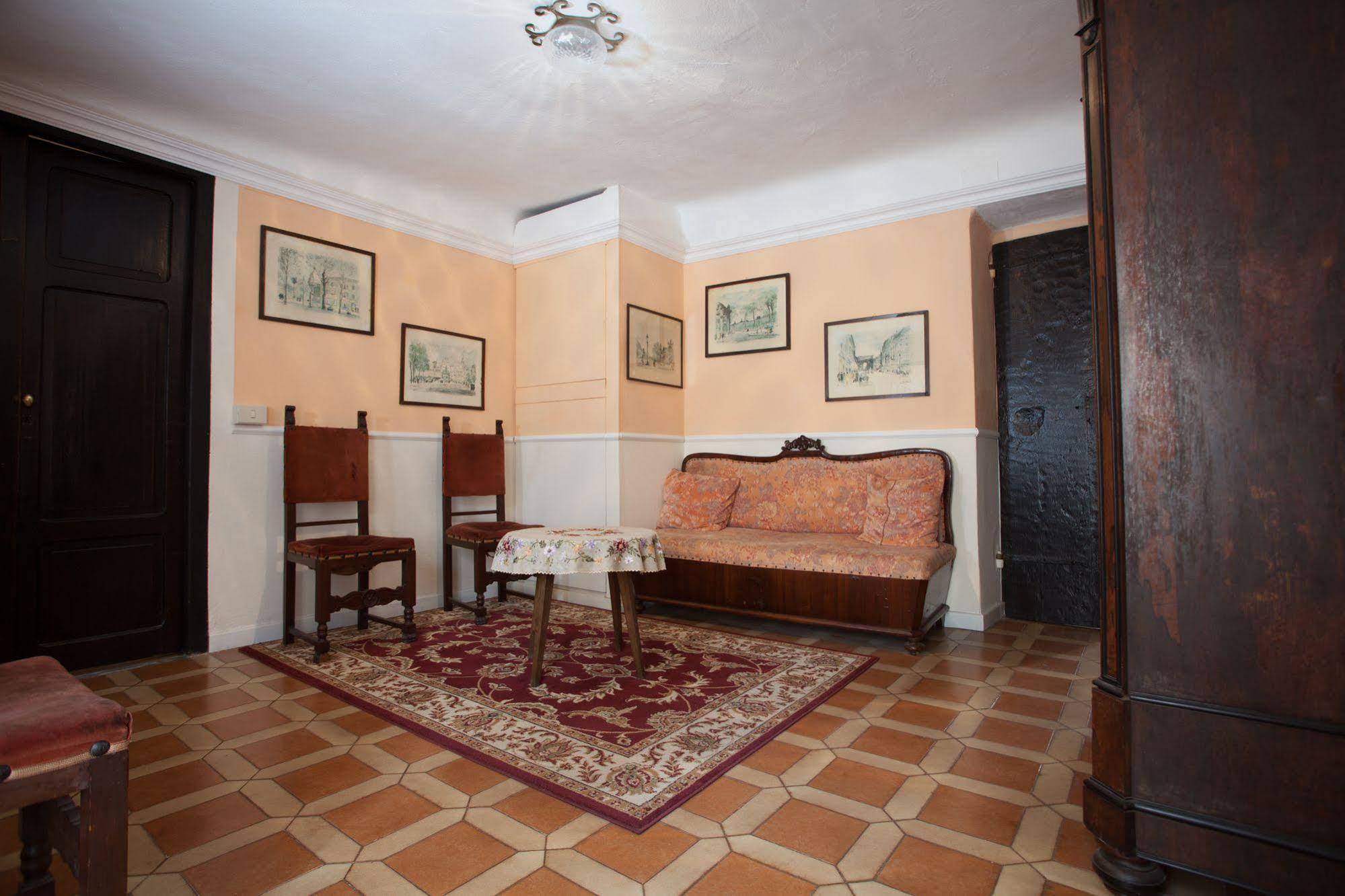 Corte Palazzo Picedi Benettini Sarzana Extérieur photo