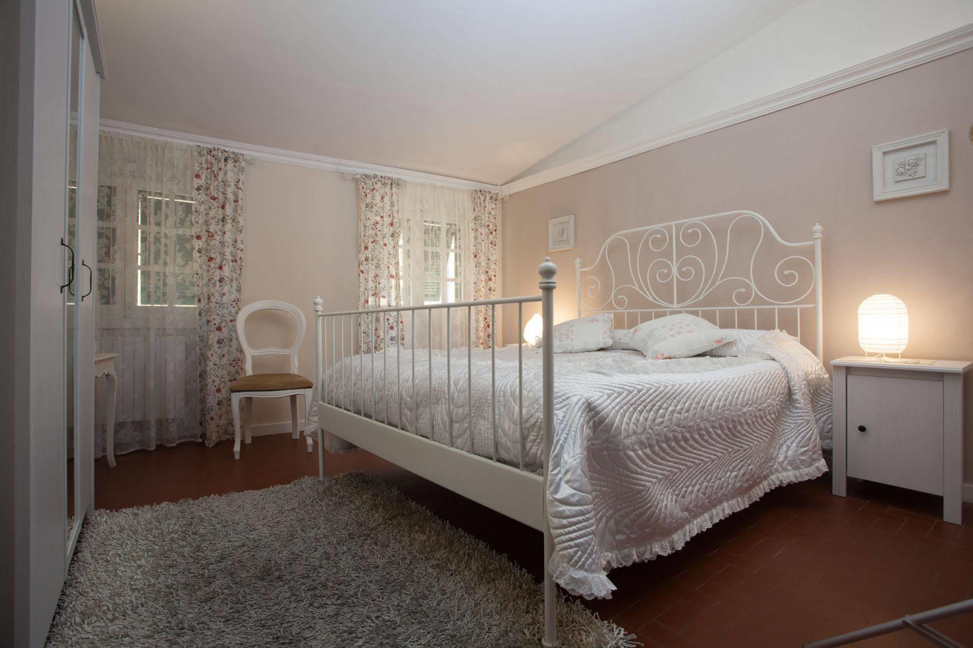 Corte Palazzo Picedi Benettini Sarzana Extérieur photo