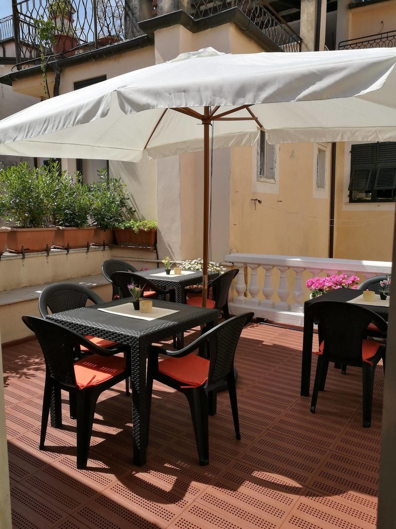 Corte Palazzo Picedi Benettini Sarzana Extérieur photo