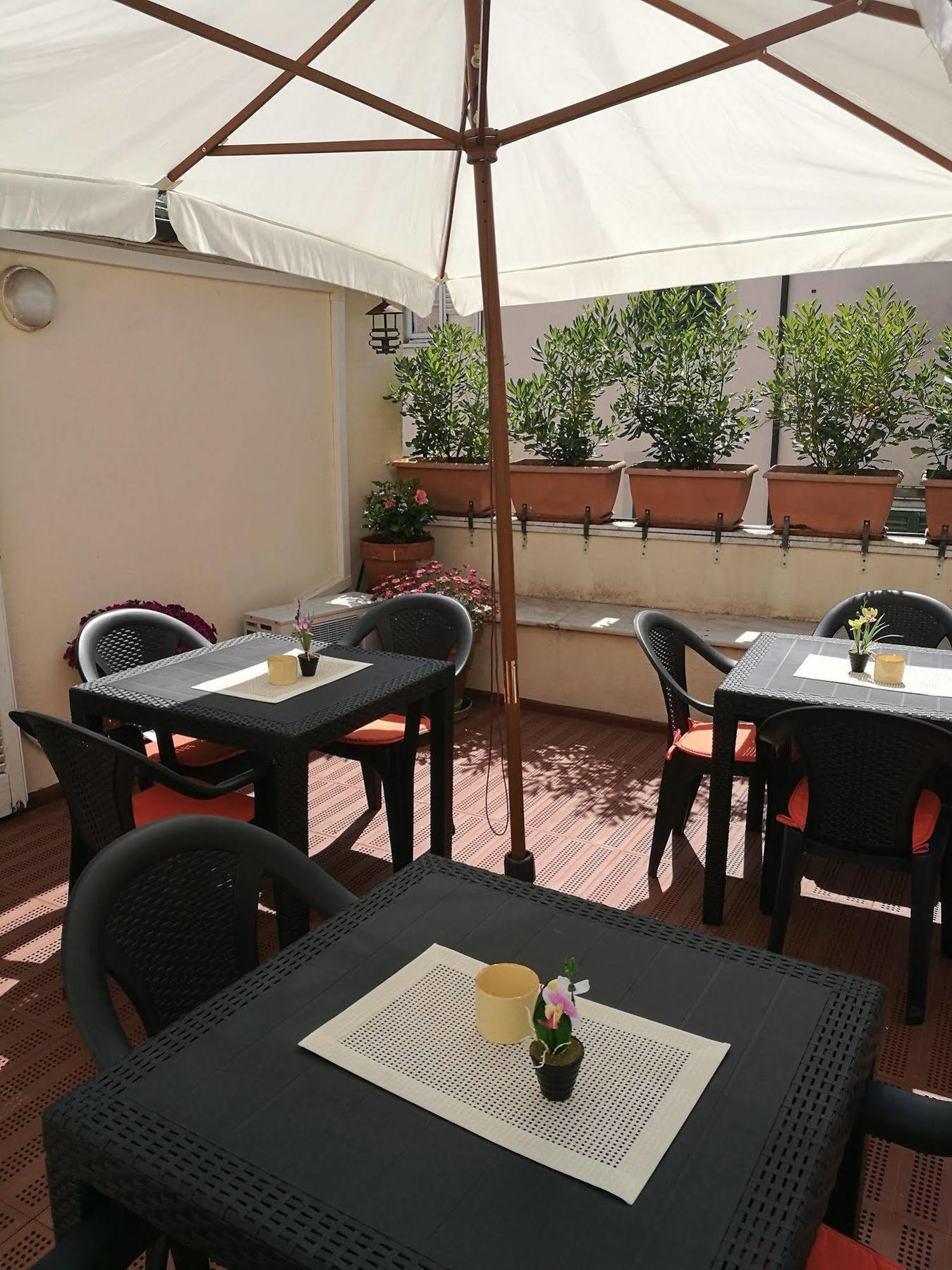 Corte Palazzo Picedi Benettini Sarzana Extérieur photo