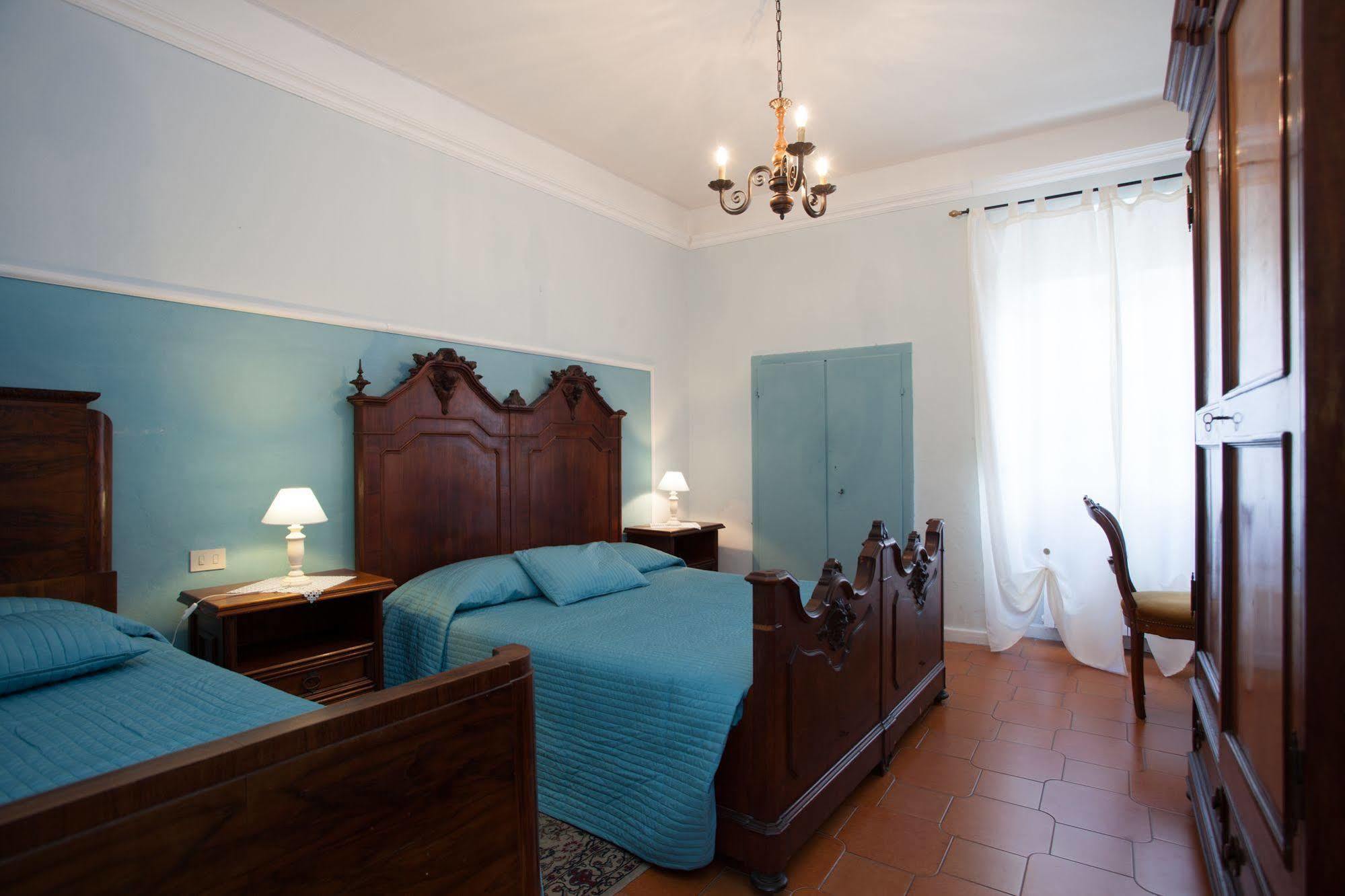 Corte Palazzo Picedi Benettini Sarzana Extérieur photo