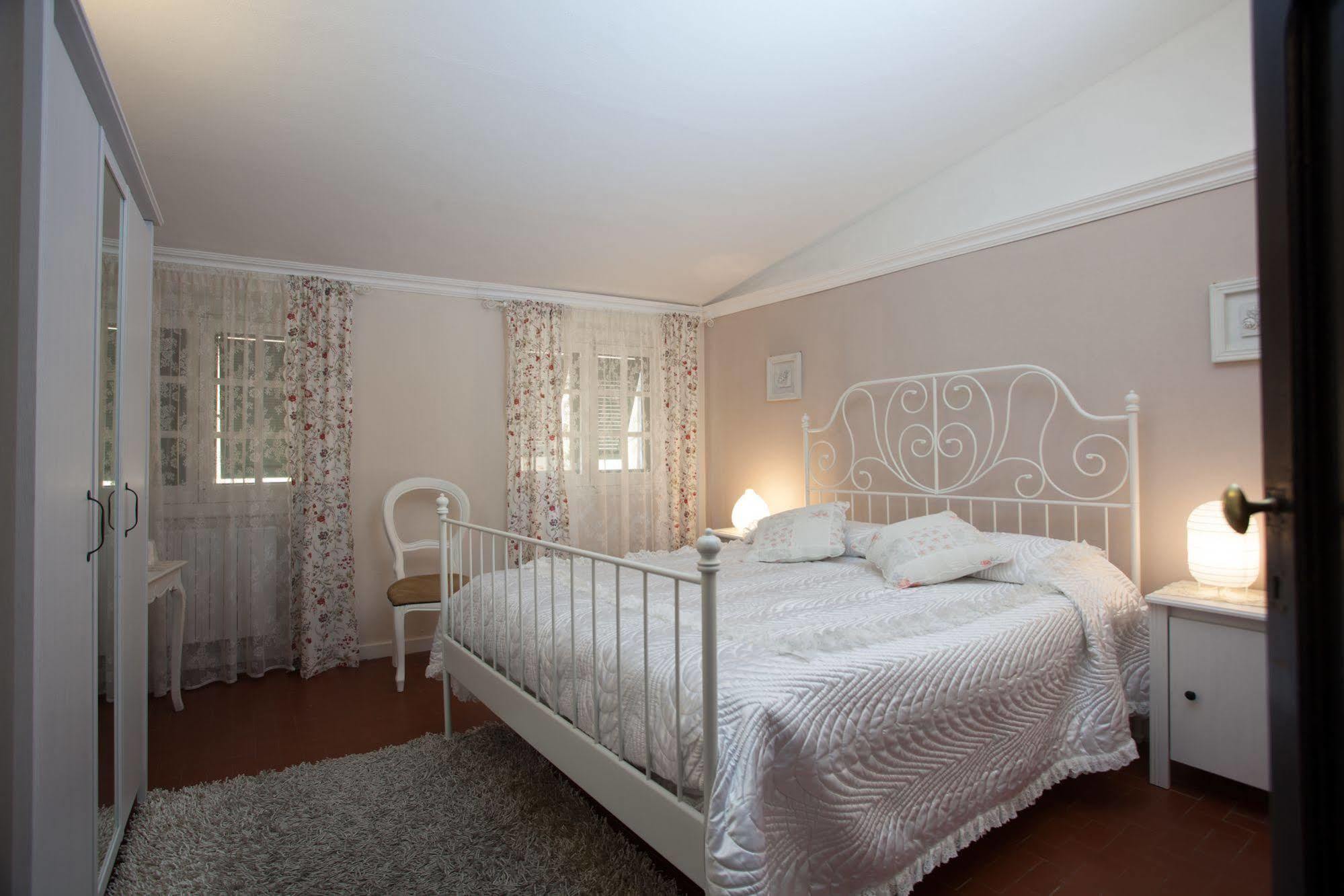 Corte Palazzo Picedi Benettini Sarzana Extérieur photo