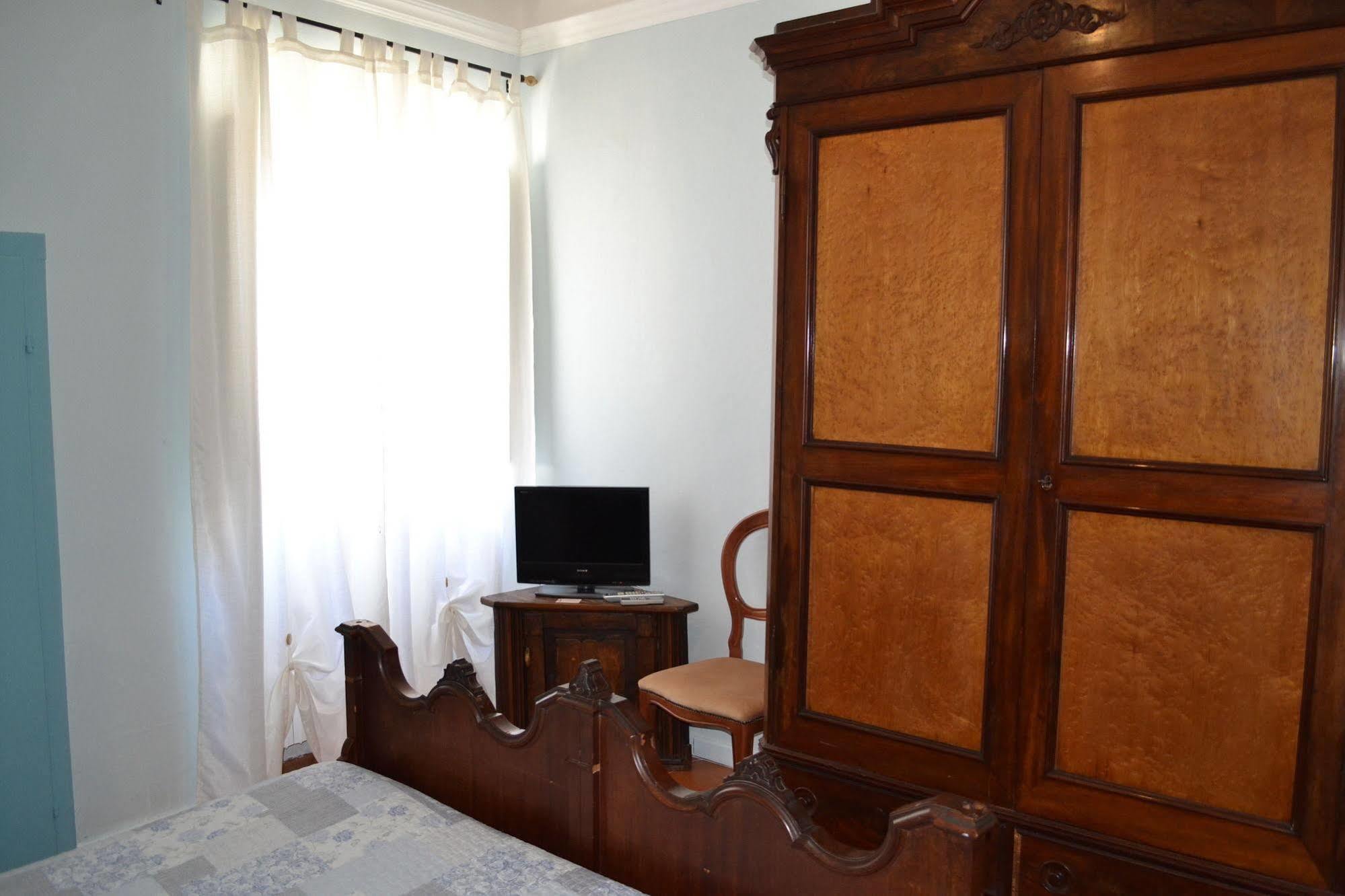 Corte Palazzo Picedi Benettini Sarzana Extérieur photo